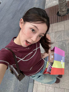 Áo Thun Tay Ngắn Ôm Vừa Vặn Màu Đỏ Cổ Tròn Viền Đỏ Phong Cách Mỹ Cổ Điển Dành Cho Nữ Mùa Hè Áo Thun Thường Ngày Đa Năng