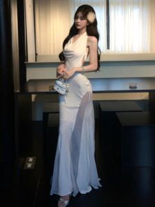 CHANGTONG | ชุดเดรสยาวแขนกุดเปิดหลังเซ็กซี่สำหรับงานวันเกิดในฤดูร้อน ชุดเดรสยาวคลุมเข่าคอวีแขนกุดสำหรับงานปาร์ตี้ฤดูร้อน