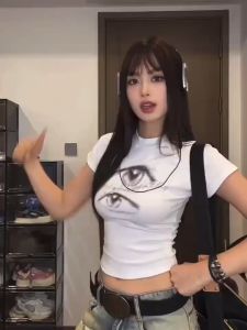 STR🐰พร้อมส่งจากกทม.🐰เสื้อรัดรูปผู้หญิง เสื้อยืดแขนสั้นสีขาว คอกลม เอวลอย Y2K เสื้อครอป พิมพ์ลายตา สไตล์เกาหลี สาวอ้วนใส่ได้