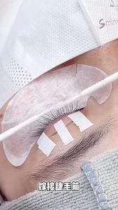 ช่วยล็อคกาวหลังจากแห้งสนิท เพิ่มความคงทนของขนตาหลังต่อขนตา ลดไอระเหยของกาวที่อาจก่อให้เกิดการระคายเคือง คลิ๊กที่นี่เพื่อดูข้อหนึ่งที่แนะนำ