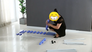 Kumall แท่นวางผ้าขนหนูแบบตั้งพื้น สามชั้น ทำจากพลาสติก + ท่อเหล็ก ใช้งานหลายวัตถุประสงค์ สำหรับการตากเสื้อผ้าภายในบ้าน มีความสามารถในการพับเก็บได้ เคลื่อนย้ายสะดวก