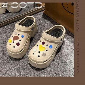 QDshop งานเข้าใหม่ รองเท้าแตะแบบสวมหัวโต รุ่นนี้งานดีสวยมงลง พื้นรองเท้าหนานุ่มน่าสัมผัสใส่แต่งตัวง่าย แมทช์ได้ทุกแนว ใส่ได้สวยทุกคน แถมฟรี ตัวติดรูปทรงเลขาคณิตสวยๆ ติดแล้วคือเก๋กรุบบบ ให้ฟิวลูกคุณ