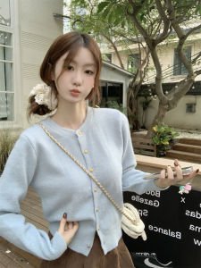 เสื้อสเวตเตอร์ถักสีฟ้าอ่อนน่ารัก แขนยาว ทรงหลวม สำหรับผู้หญิง ฤดูใบไม้ร่วง 2025 กระดุมแถวเดียว ชุดคาร์ดิแกนสไตล์เกาหลี เสื้อตัวบน
