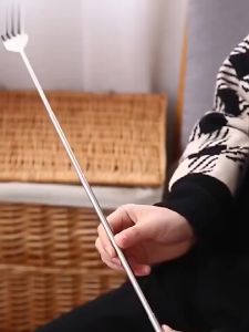 Alat Penggaruk Punggung Stainless Adjustable Garukan Punggung