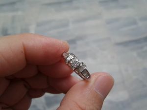 PY Beauty แหวนเพชรแท้ 925 Sterling silver พลอยคริสตัลสวารอฟสกี้ ด้วย รอบแหวนฝังเพชรแท้ 19 เม็ด น้ำหนัก 0.34 กะรัต เพชรแท้เกรด SI มีตำหนิค