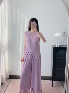 KESHANGYI Miyake design sense hollow lace pleated womens summer suit temperament loose sleeveless vest wide leg pants two-piece set