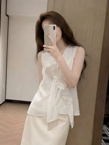 HUANJI | French Style V-Neck Sleeveless 3D Flower Design Uniqueness White Large Size Top