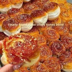 Honey Crispy Bottom Red Bean Filled Tearable Crispy Bread