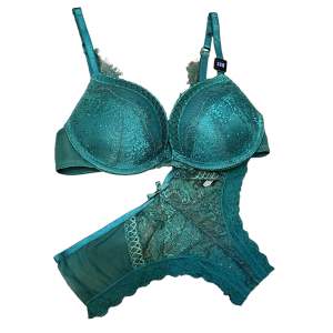 Bộ đồ lót Vinli ren 3/4 lưng ren mút mỏng quần ren xẻ gợi cảm