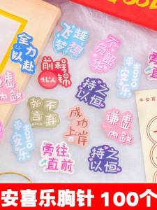 Creative Motivational Word Lapel Pins Practical Decorative Gifts for Kindergarten Christmas Activities Childrens Reward