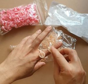 Chum nhẫn NHỰA DẺO dùng đựng mực phun xăm đựng keo gắn mi rất tiện dụng