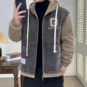 เสื้อแจ็คเก็ตยีนส์มีฮู้ดคล้ายใส่สองชิ้นสำหรับวัยรุ่นเสื้อแจ็คเก็ตนักเรียนหล่อเท่อินเทรนด์แนวเกาหลีสำหรับผู้ชายเสื้อสเวตเตอร์เย็บติดกันแบบฤดูใบไม้ร่วงและฤดูหนาว