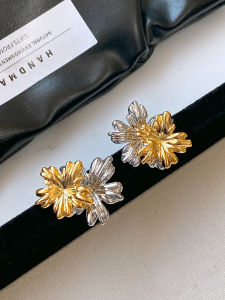 Bicolor Metal Flower Earrings Luxury Style Unique Design Fashion Jewelry for Women Daily Wear Non-Handmade Alloy Ear Studs