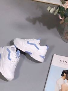 2025สไตล์ใหม่ รุ่นQ32 รองเท้าผ้าใบผู้หญิง รองเท้ากีฬาเพิ่มส้นสูง4.5ซม 35-42 รองเท้าไซส์ใหญ่ เบา ใส่สบาย ๆ จับคู่ทั้งหมด แฟชั่นจับคู่สี