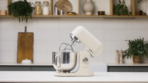 Kenwood kMix KMX751A - Stand mixer with 4 attachments 5L capacity metal body 1000W White / Red Color