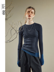 Slim Fitting Bicolor Inlay Knitwear