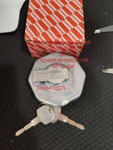 Nắp dầu ISUZU ĐẦU VUÔNG NQR QKR230NMRNPRFVR.. 5T6T(.NẮP Sắt Trắng To)