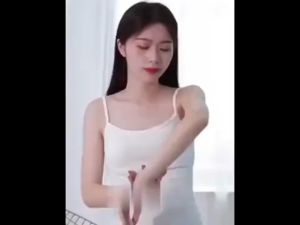 Vitamin C body milk Whitening body lotion 保湿身体乳 250g Eksfoliasi Pemputih cepat Kegelapan membuang Penuaan Penangkatan kuat