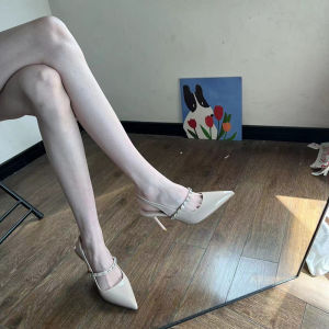 Miu ผู้หญิง รองเท้าแตะ 2023 ใหม่ ฤดูร้อน สีนู้ด สีสิทธิบัตรส้นหนา หนัง อินเทอร์เน็ตคนดังนางฟ้าสไตล์รองเท้าส้นสูงรองเท้าเดียว