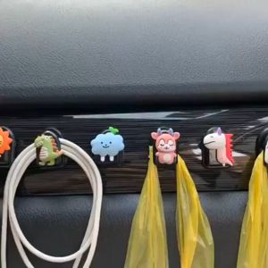 Móc treo đồ đa năng hình con vật ngộ nghĩnh dạng dính trên xe hơi