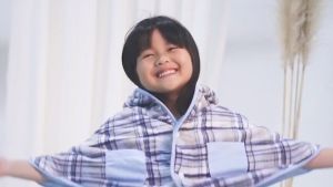 Cuddleme Baby Cape: Jaket Bayi Multifungsi Mantel Sweater Selimut Bolak Balik