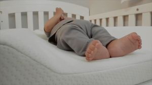 COMFY BABY Adjustable Cooling Pillow with Purotex - Ergonomically Correct Position for Baby's Growth - Memory Foam Core with Ventilating Cell Structure - Optimum Support for Shoulders and Neck - 26 x 40 x 6.5cm - White