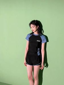 ชุดว่ายน้ํา แขน กางเกง เอวสูง เหมาะกับ เดินชายหาด สไตล์สปอร์ต สําหรับผู้หญิง จํานวน 2 ชิ้น 30060