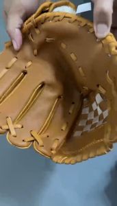Local stock softball gloves baseball gloves teen baseball gloves for kids baseball men women baseball accessories Baseball gloves 10.5/11.5/12.5 gloves for base ball baseball ball and gloves Outdoor sports equipment Softball Training Gloves Pitcher 1pc
