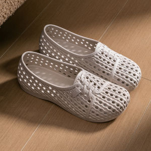 รองเท้าแตะผู้หญิง 2025 ฤดูร้อนใหม่ รองเท้าแตะแบบสวมหัว ระบายอากาศได้ดี รองเท้าพยาบาล ส้นแบน พื้นนุ่ม ใส่สบาย