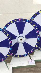 Vòng quay may mắn 10 ô đỏ xanh làm sự kiện chương trình giảm giá khuyến mãi sale xổ sổ vui nhộn