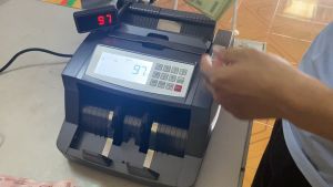 Máy đếm tiền Cao cấp có chức năng đếm tổng tiền theo từng mệnh giákiểm giả bằng tia UV ( thường ) mẫu mới 2025