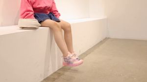 Sepatu Sneakers Lampu LED Anak usia 1 2 3 4 5 6 tahun / Sepatu Kets Tali Perekat Anak Cewek Motif FROZEN / Sepatu MENYALA Anak Balita Perempuan Fashion Trendy / Sepatu Baby Casual Wanita Motif Elsa Frozen / Sepatu Running Anak Perekat Fashion Lampu LED