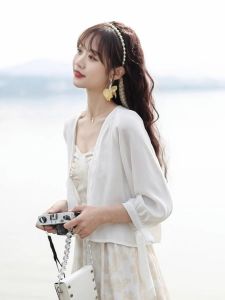 Sun Protection Lace Trimed Shawl Cardigan Summer Thin Short Outerwear for Women with Sling Dress V-Neck Long Sleeve Body Shape