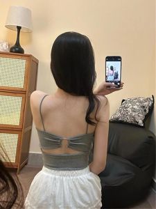 เสื้อกั๊กสายเดี่ยวเปิดหลังสไตล์อเมริกันสำหรับผู้หญิงในช่วงฤดูร้อน เสื้อแขนกุดแบบสวมหัว ทรงเข้ารูป ความยาวสั้น สไตล์หวาน