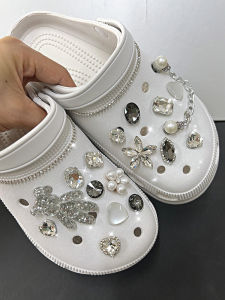 Xiaohongshu New Coros Shoes Accessories Shoe Buckle Violent Bear Cross Decorations Suit Heart Jelly High Top