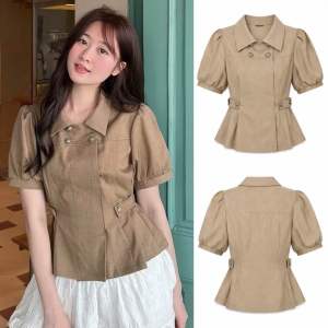 Áo kiểu nữ vintage chất Cotton Denim - Thiết kế cổ bẻ cài khuy bo chun sau đính khuy eo