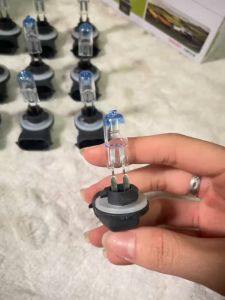 Bóng pha ô tô 881 siêu sáng. Bóng đèn pha HCL đầu xanh. Chỉ có điện 12v