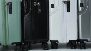 GOTURE กระเป๋าเดินทางฝาพับด้านหน้า 18 นิ้วพร้อมที่วางแก้ว 360 องศาล้อสปินเนอร์รหัสล็อคซิปกระเป๋าเดินทางกระเป๋าเดินทางระยะสั้นรองรับการเดินทางระหว่างประเทศ