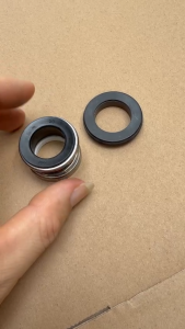Compo 2 bộ: Phớt máy bơm có trục 20mm mặt đá 36mm lò xo ngắn.