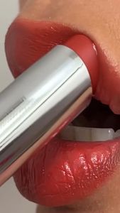 DAZZLE ME Color Chrome Lip glaze Lipstick Balm untuk memberikan Bibir Sehat dan Berpigmentasi Tinggi