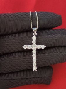 Diamcity (Free Gra Certificate) 0.5 Karat Moissanite Kalung Liontin Salib 925 Perak