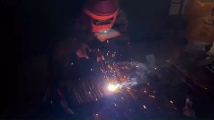 ลวดเชื่อมไฟฟ้า ลวดเชื่อมE6013 2.5kg/กล่อง ลวดเชื่อมไฟฟ้า ลวดเชื่อมเหล็ก ลวดเชื่อม เชื่อมเหล็ก อุปกรณ์เชื่อม ลวด2.5mm / ลวด3.2mm