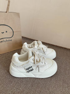 รองเท้าผ้าใบสีขาวพื้นหนาสำหรับผู้หญิง ฤดูร้อน 2025 รองเท้าผ้าใบลำลองระบายอากาศได้ดี สไตล์ใหม่ รองเท้าผ้าใบส้นแบนแบบลำลอง