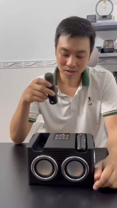 Mẫu mới- Loa karaoke WJ-A830 bass mạnh tặng kèm 2 micro thay đổi giọng nói jack 3.5 nghe lớn hát hay