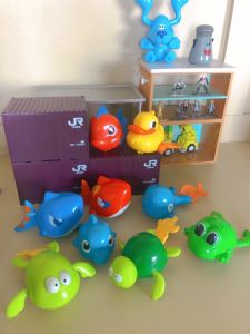 Water-Use Wind-Up Duck Frog Turtle Shark Toys