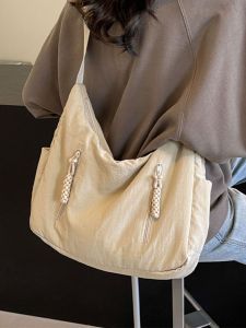 Casual Large Capacity Womens Tote Bag Fashionable Commuter Crossbody Bag Underarm Bag for Young Adults Single Shoulder Bag