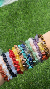 Chuỗi Vòng Tay Đá Vụn Tự Nhiên  Đá Phong Thuỷ Nhiều Màu Sắc