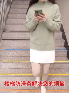 ยาวกว้าง 2.5cm รับการส่งจากกรุงเทพ แถบกันลื่นแบบมีกาวในตัวสำหรับขั้นบันได แถบซิลิโคนกันลื่น PVC เมตร กันน้ำ กันน้ำแข็ง กันไฟ กันเปลวไฟ มีความหนาและทนทานต่อการสึกหรอ