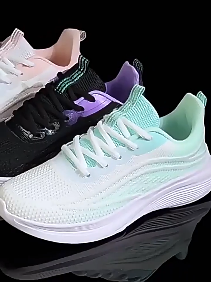 SWIFT ตาข่ายรองเท้ากีฬาระบายอากาศ การดูดซับแรงกระแทกน้ำหนักเบารองเท้าวิ่งสบาย ๆ รองเท้าเดินทาง เหมาะสำหรับทั้งชายและหญิง