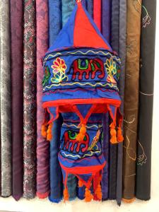 โคมไฟลายช้าง สีแดง/น้ำเงิน